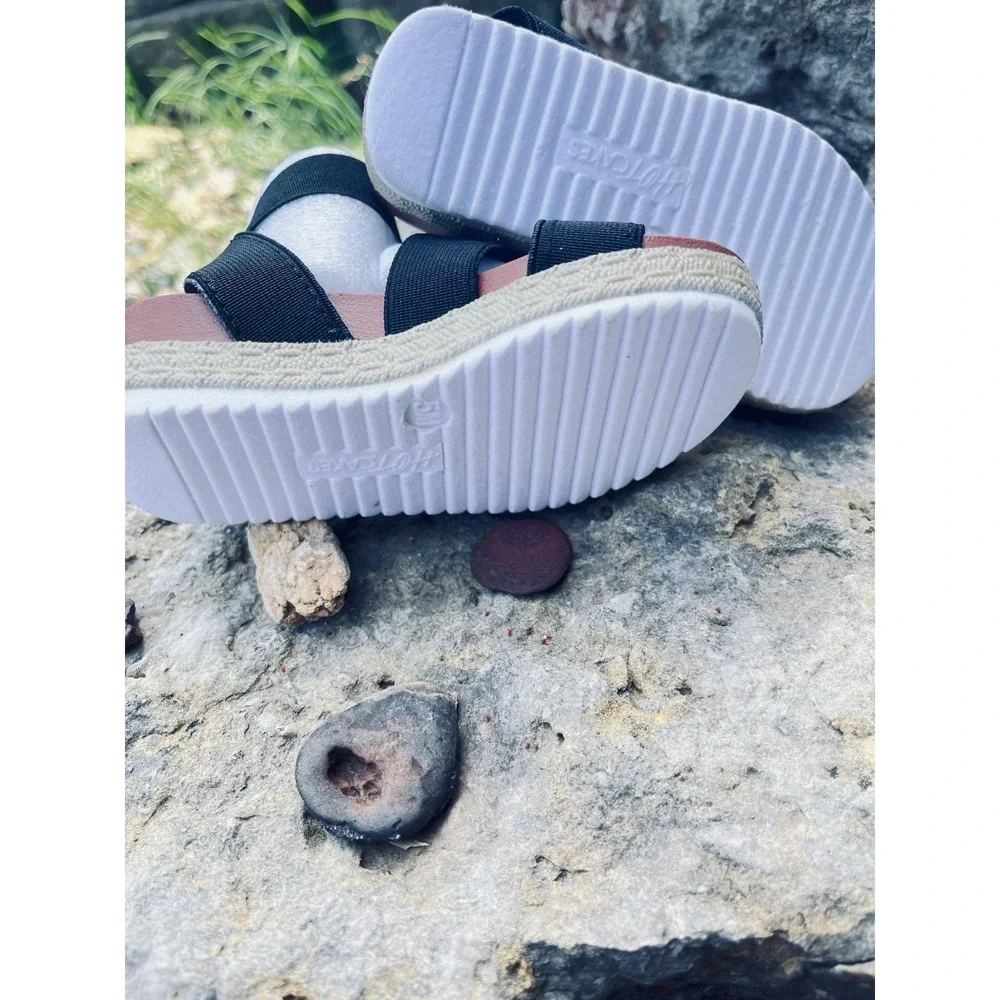 Hot Cakes Girls Stretchy Sandals ORDER A SIZE LARGER  Toddler Size 6